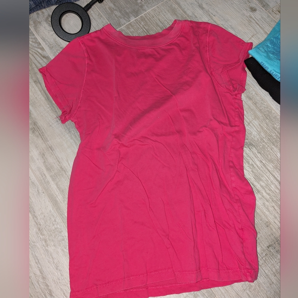 hot pink tee